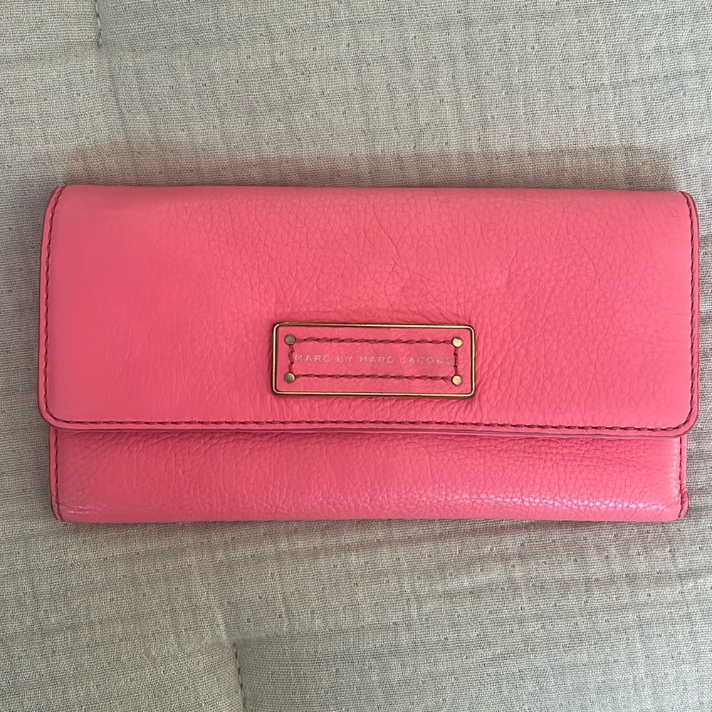 Pink, leather Marc Jacobs wallet